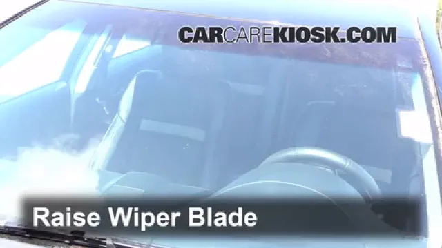 2012 Toyota Camry LE 2.5L 4 Cyl. Escobillas de limpiaparabrisas delantero Cambiar escobillas de limpiaparabrisas